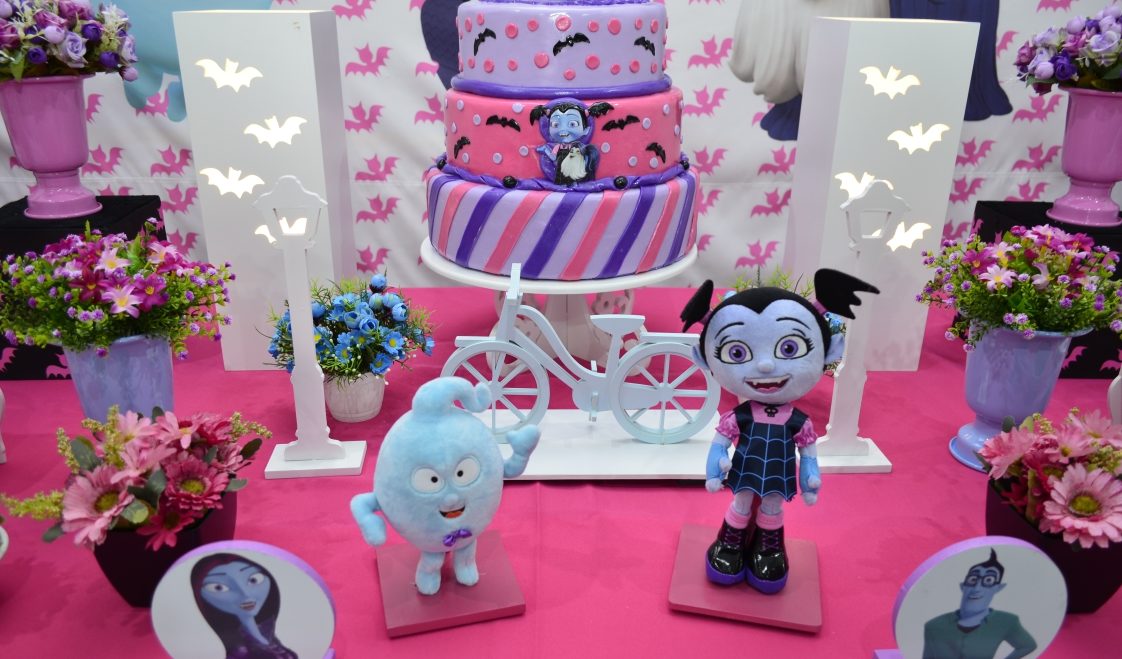 Vampirina-det.1.jpg