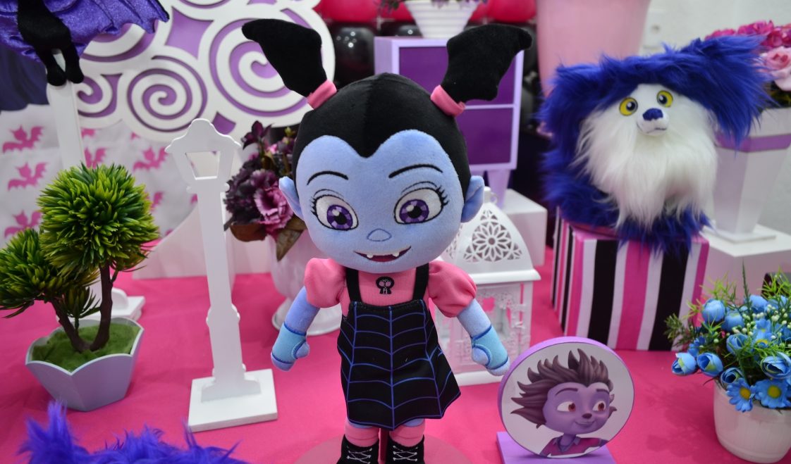 Vampirina-det.2.jpg